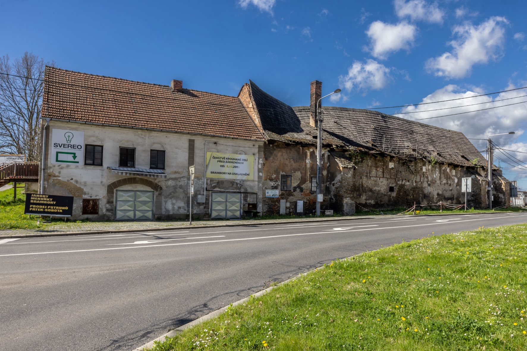 Aktuální podoba chátrající historické sýpky bude brzy minulostí. Foto: Jiří Zerzoň